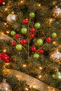 Red & Green Ball Spray – Christmas Tree Styling Pick