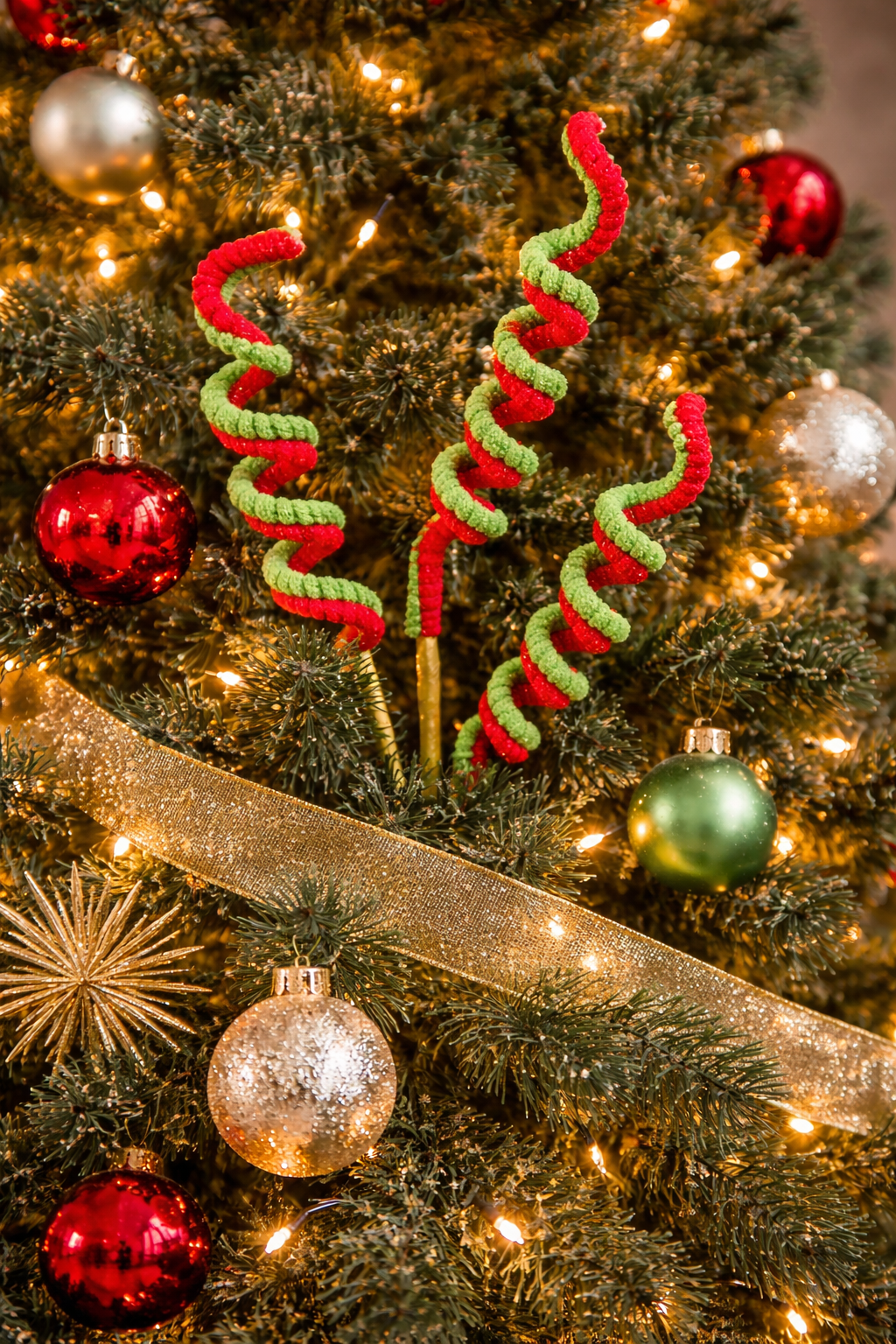 Red & Green Spiral Spray – Statement Christmas Tree Styling Pick