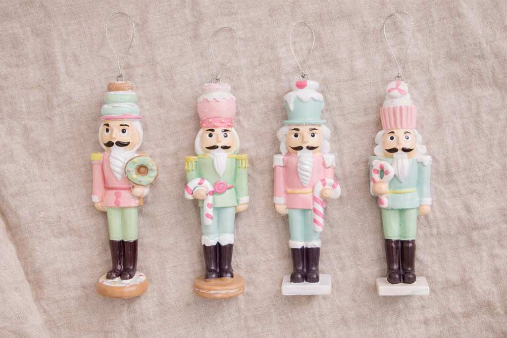 🎄 Set of 4 Nutcracker Ornaments – Classic Christmas Tree Decorations
