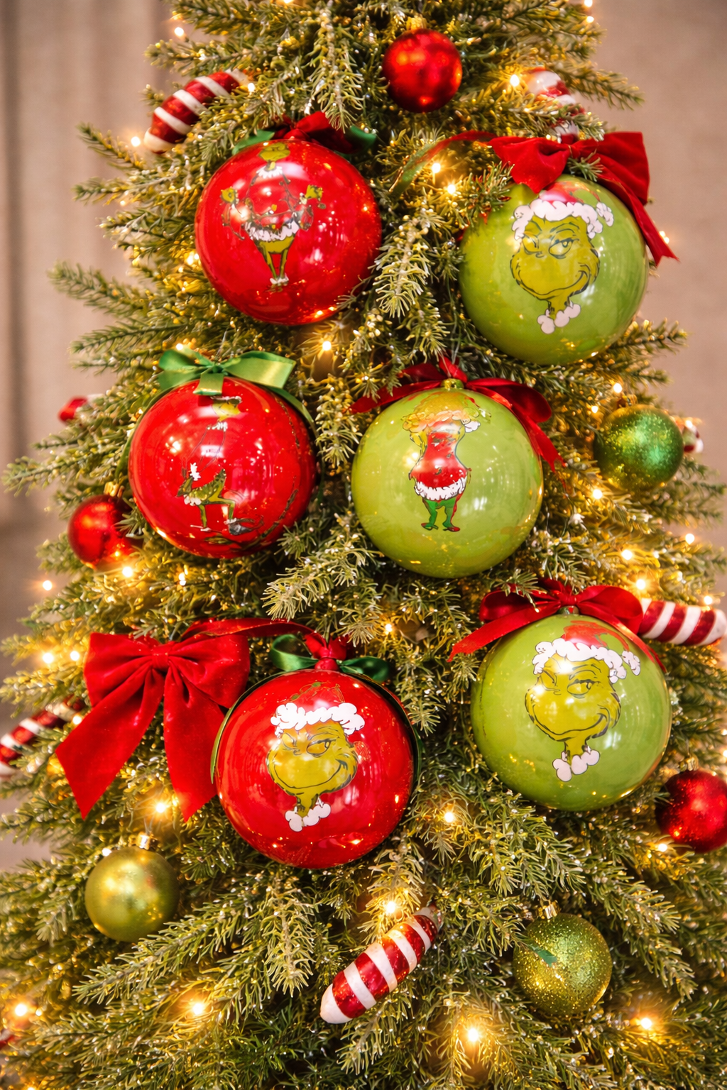 Grinch Baubles Set (6 Pack) – Playful Red & Green Christmas Tree Decorations