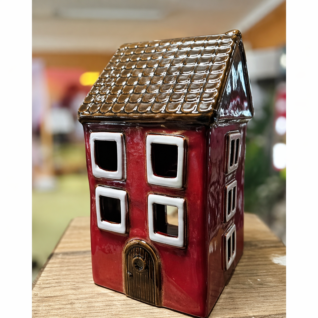 Red Roof House Decoration – Warm Christmas Styling Accent