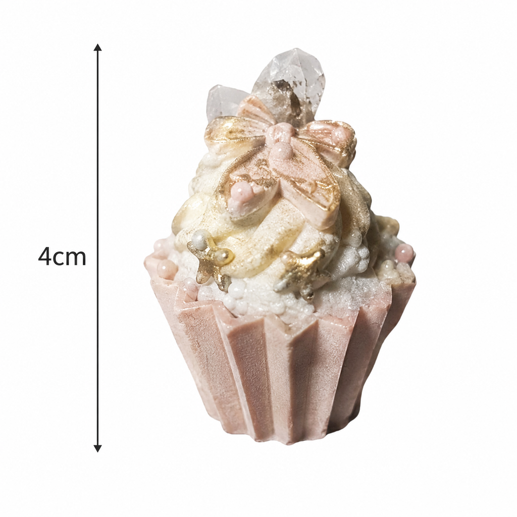 Gingerbread man cupcake ornament on a white background with a measurement arrow showing 4cm high